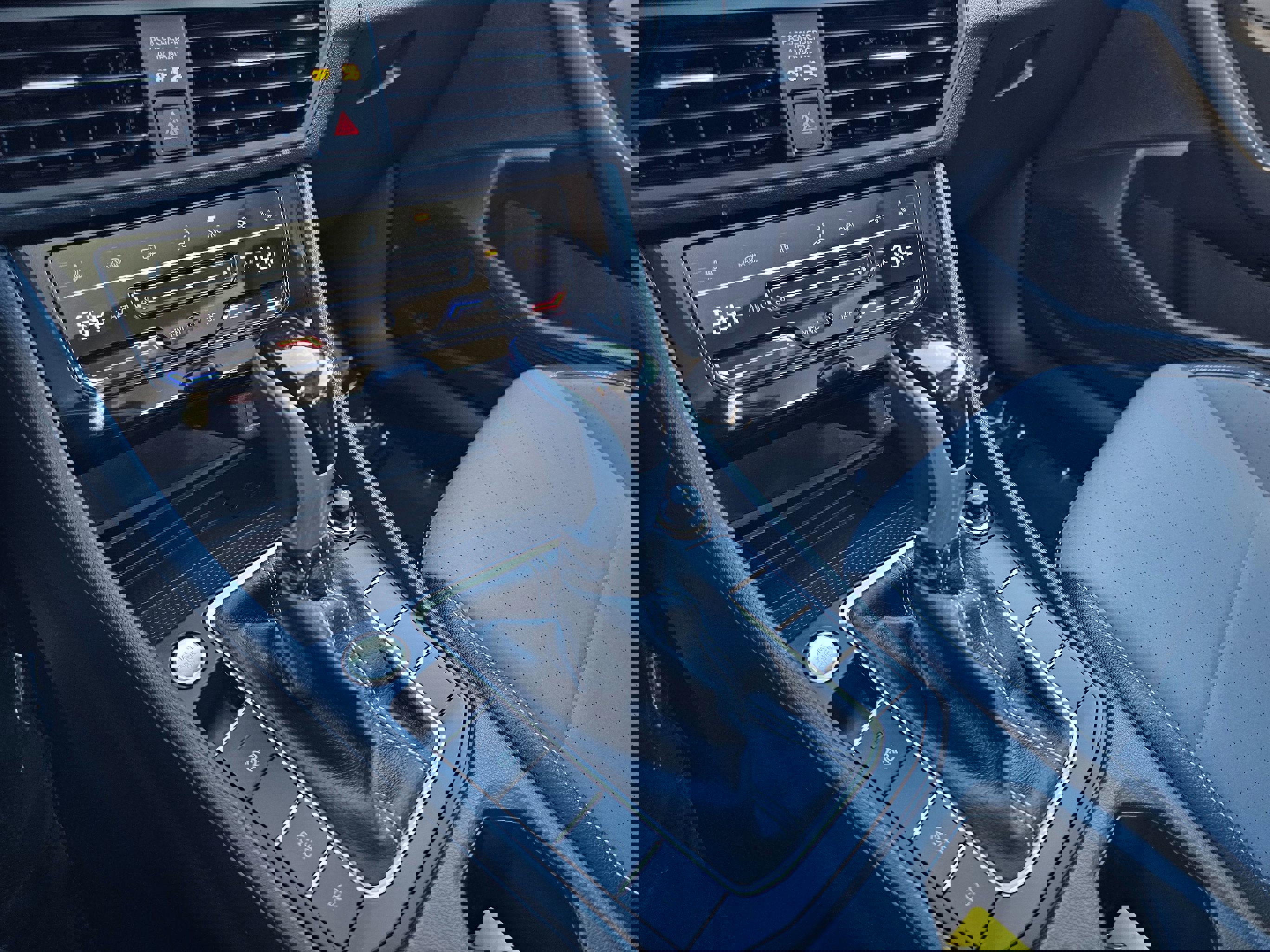 Used 2025 Volkswagen Jetta SE image 33