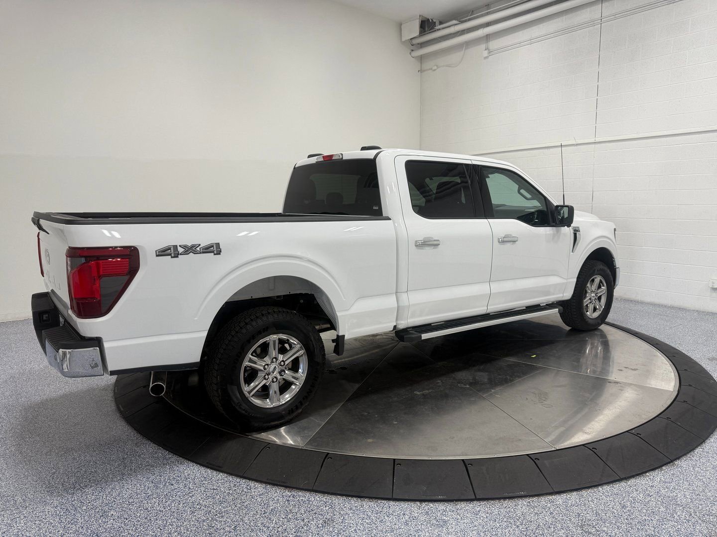 Used 2024 Ford F150 XLT w/ Tow/Haul Package image 7