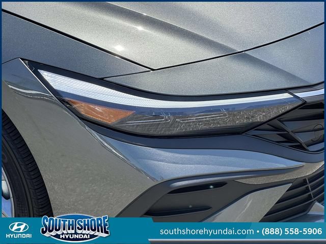 Certified 2025 Hyundai Elantra Hybrid FWD image 11