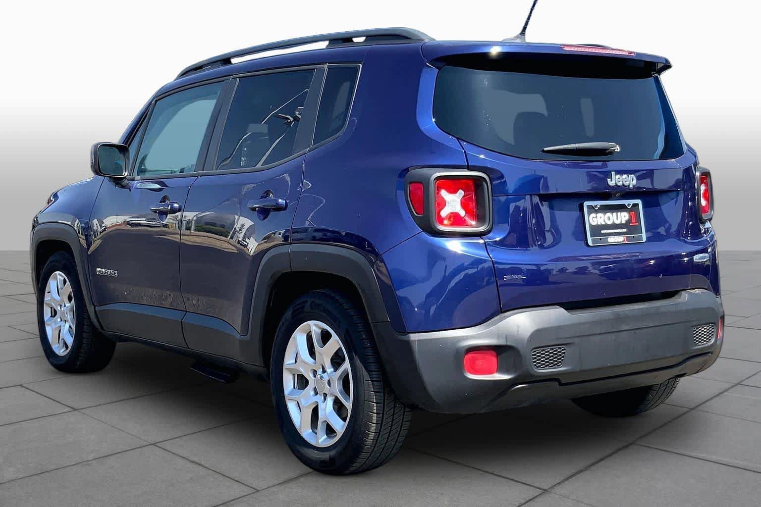 Used 2016 Jeep Renegade Latitude FWD image 12