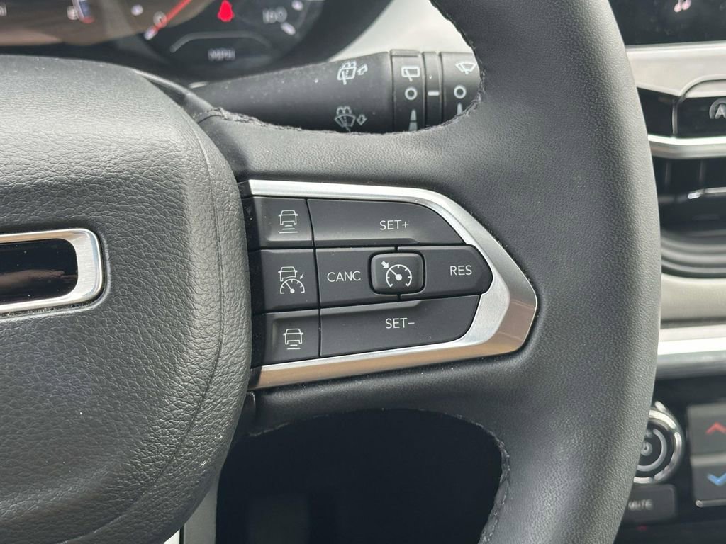 Used 2023 Jeep Compass Limited image 23