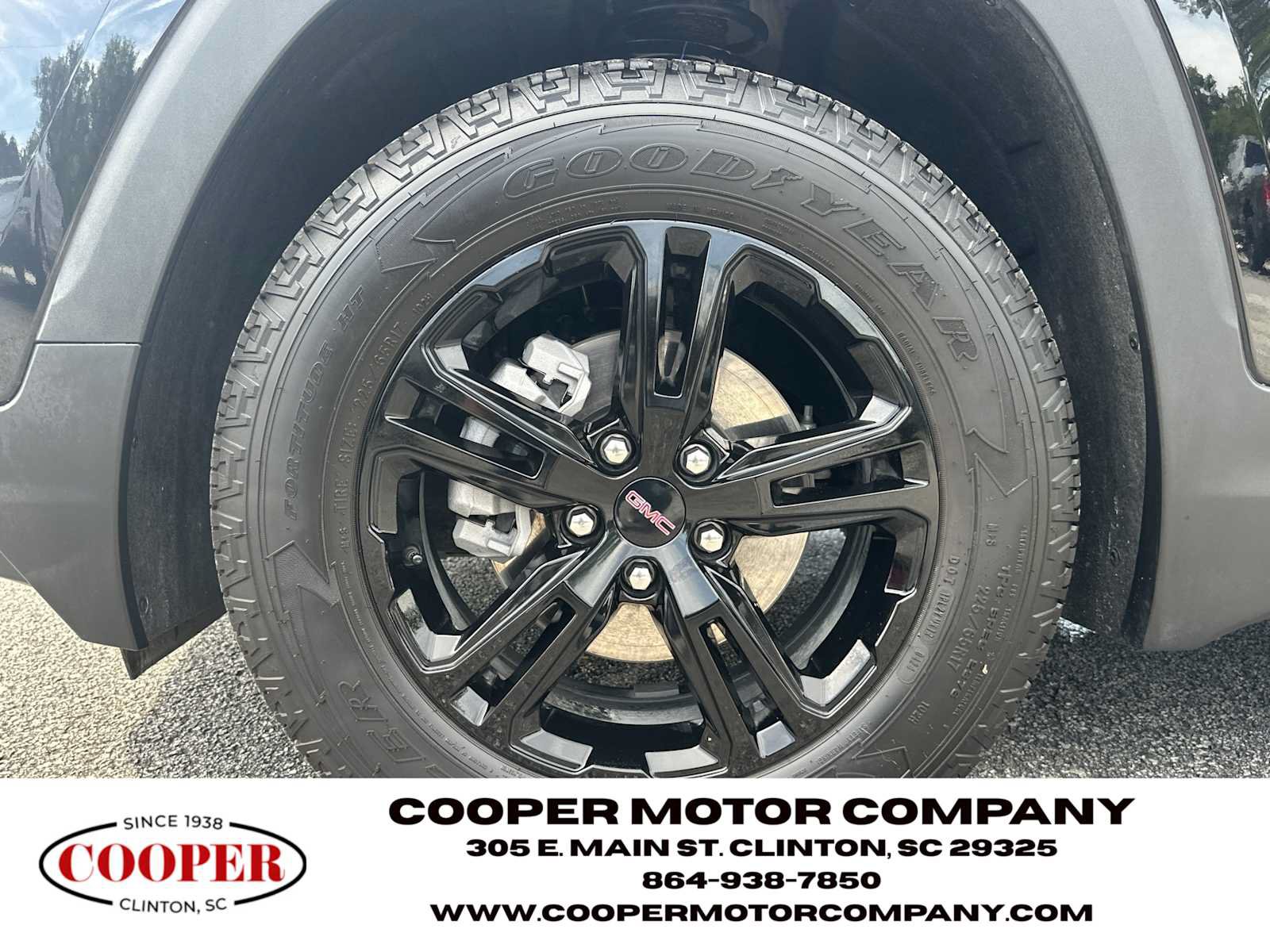 Used 2024 GMC Terrain AT4 w/ Tech Package AWD/4WD image 11