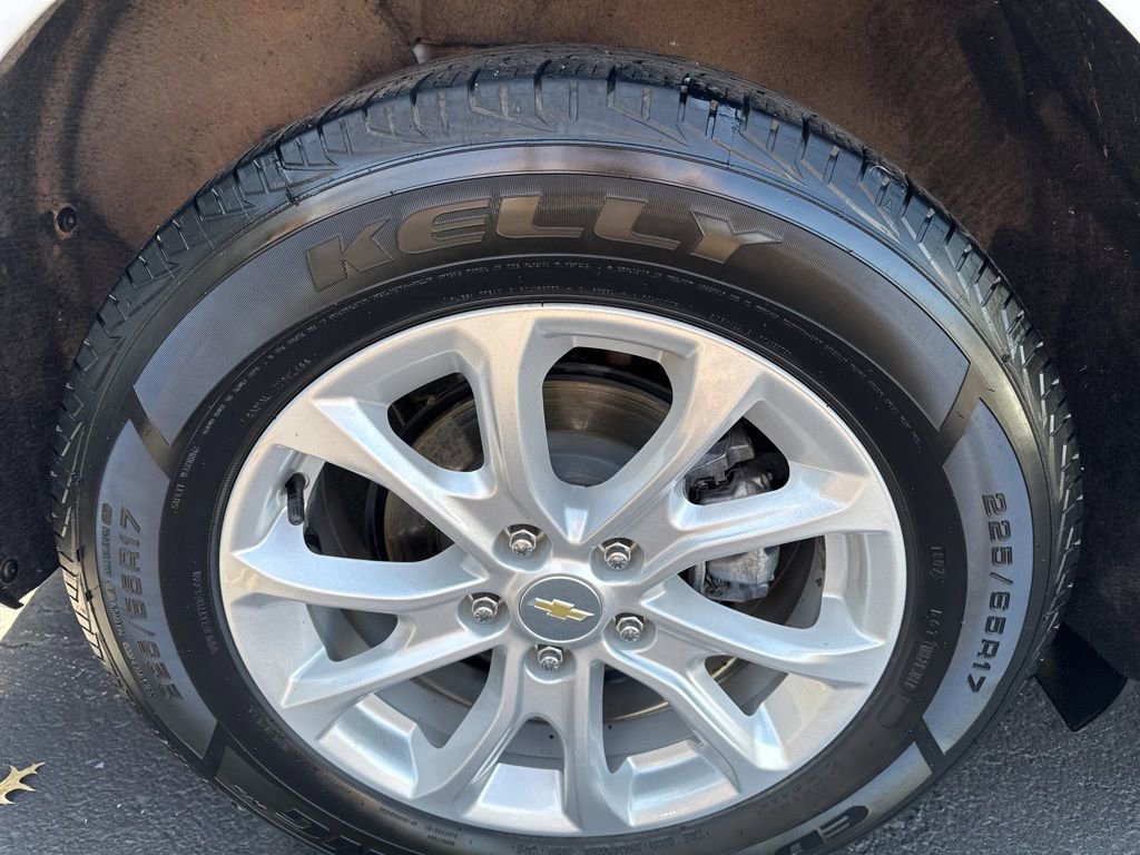 Used 2021 Chevrolet Equinox LS w/ LS Convenience Package image 17