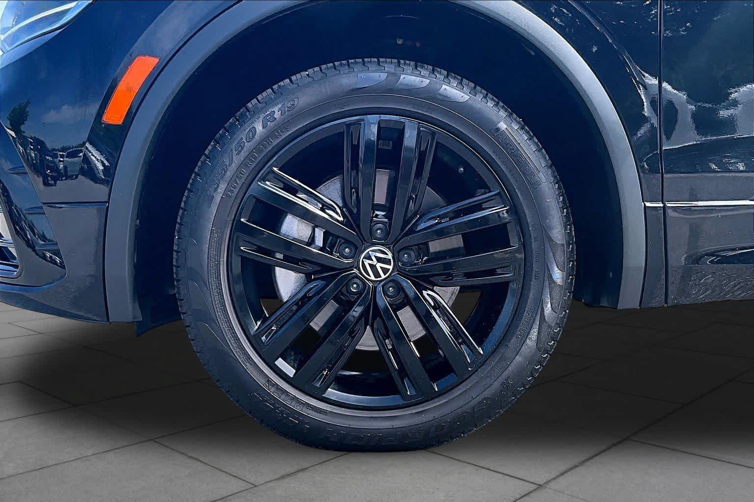 Used 2022 Volkswagen Tiguan SE R-Line AWD/4WD image 10