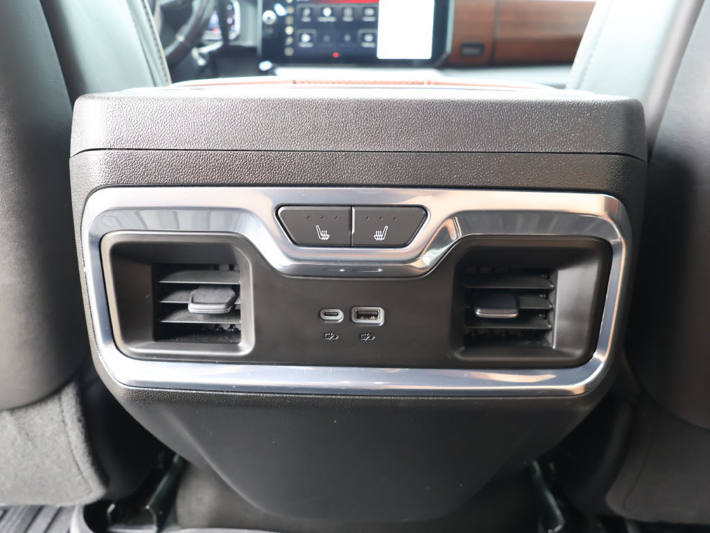 Used 2024 GMC Sierra 3500 Denali Ultimate AWD/4WD image 32