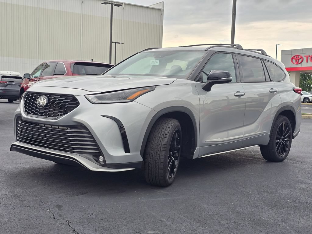 Used 2023 Toyota Highlander XSE AWD/4WD image 4