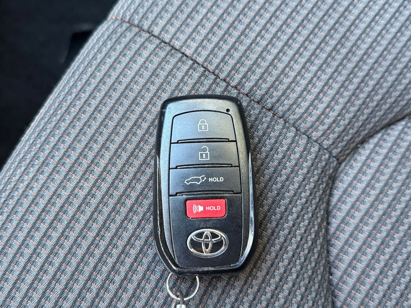 Used 2025 Toyota Highlander LE image 18