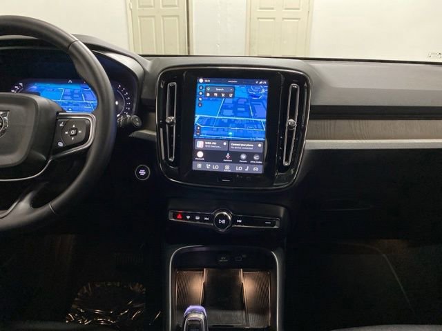 Used 2025 Volvo XC40 B5 Plus AWD/4WD image 16