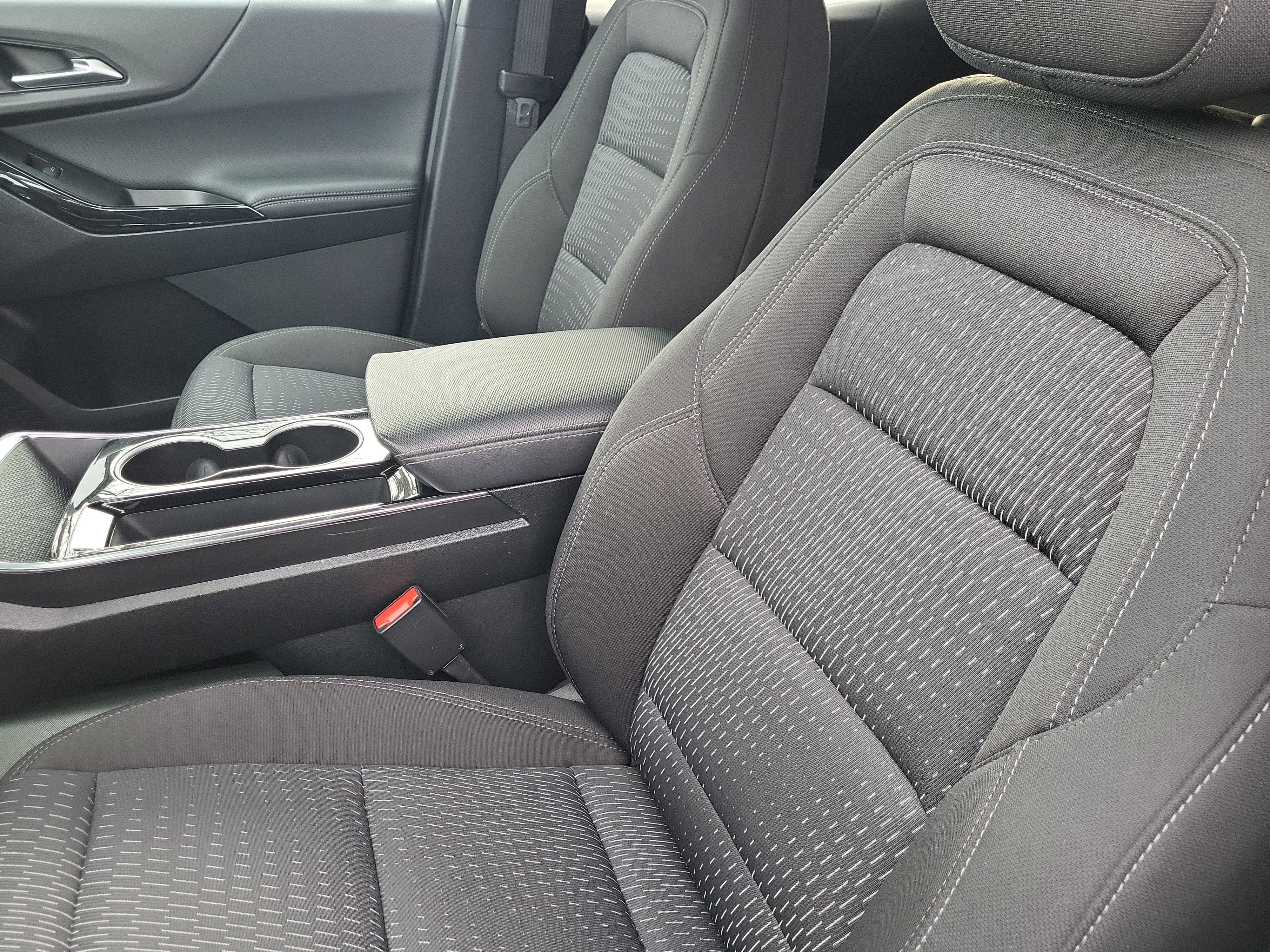 Used 2025 Chevrolet Equinox LT w/ Safety and Technology Package image 13