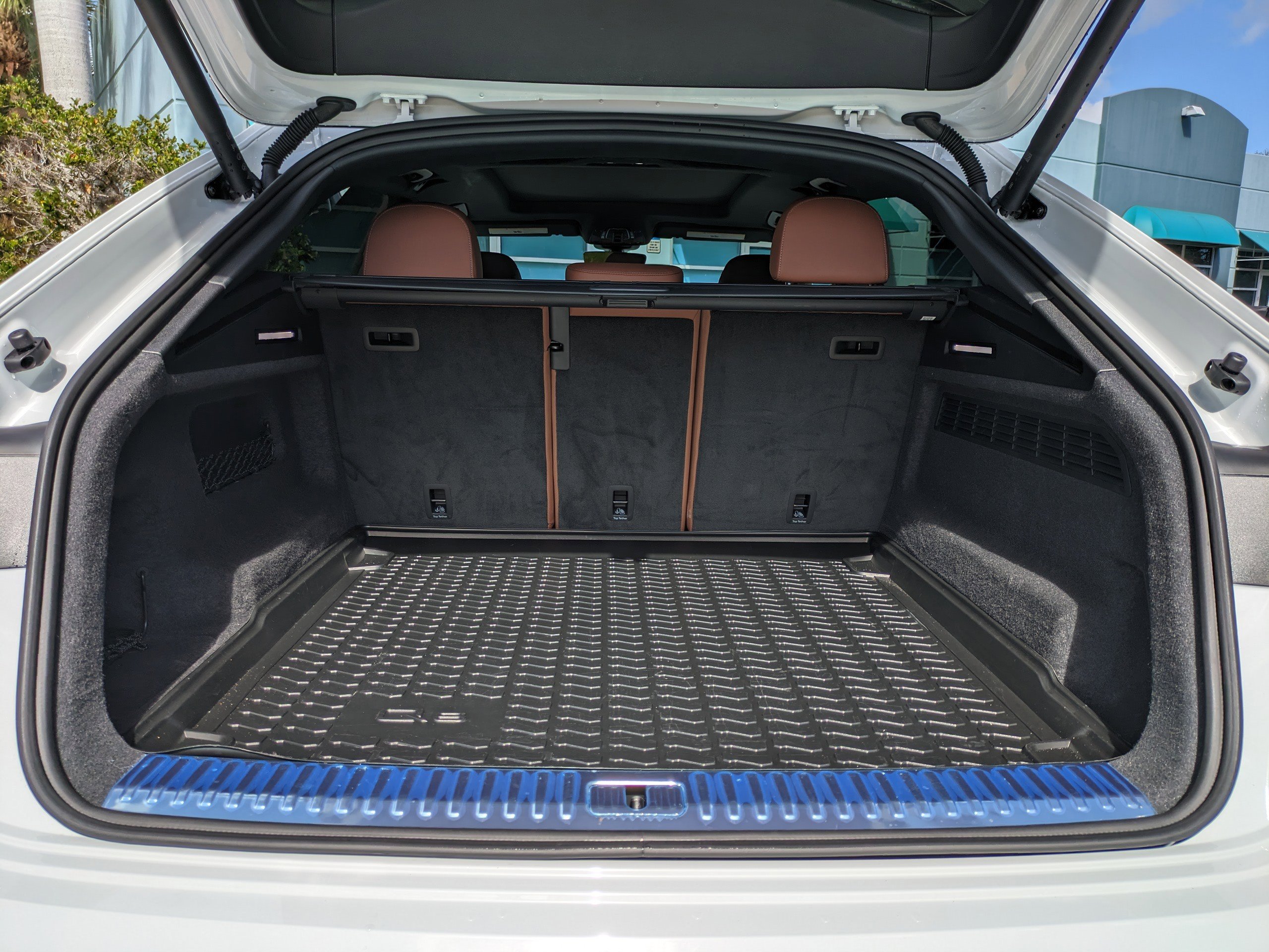 Used 2025 Audi Q8 Premium w/ Convenience Package image 13