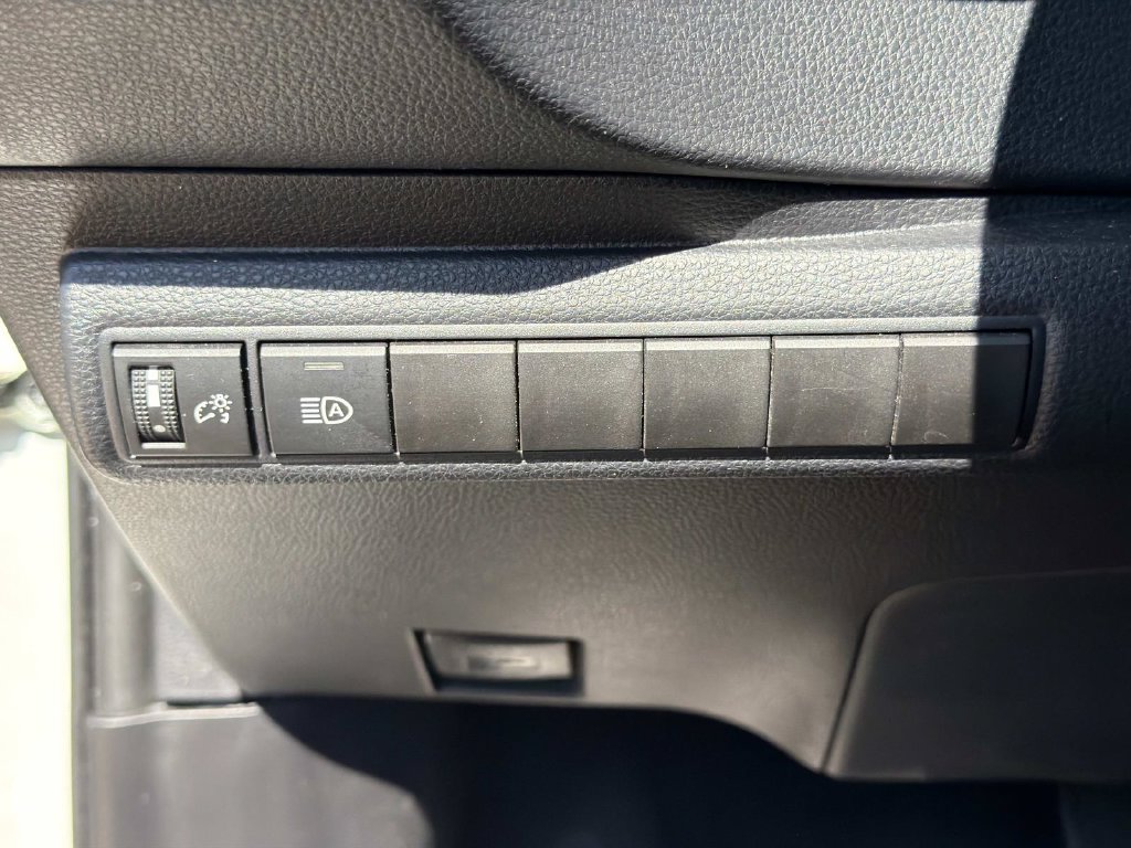 Used 2025 Toyota Corolla LE FWD image 22
