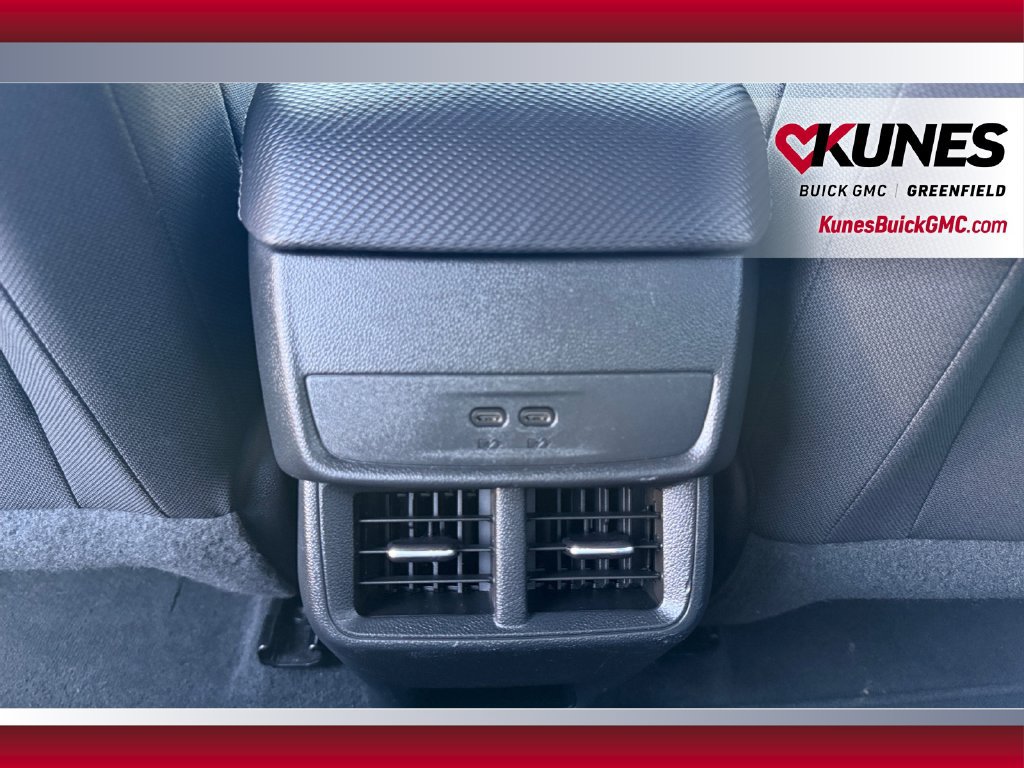 Used 2025 Chevrolet Equinox LT FWD image 35