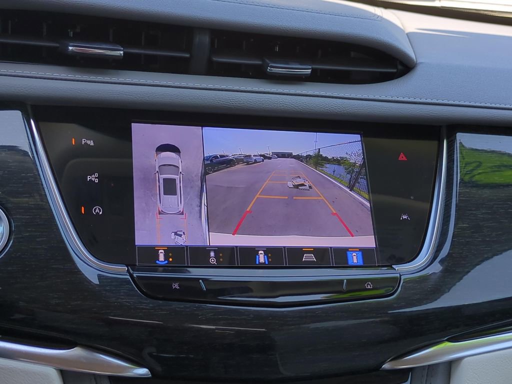 Used 2022 Cadillac XT6 Premium Luxury w/ Technology Package FWD image 18
