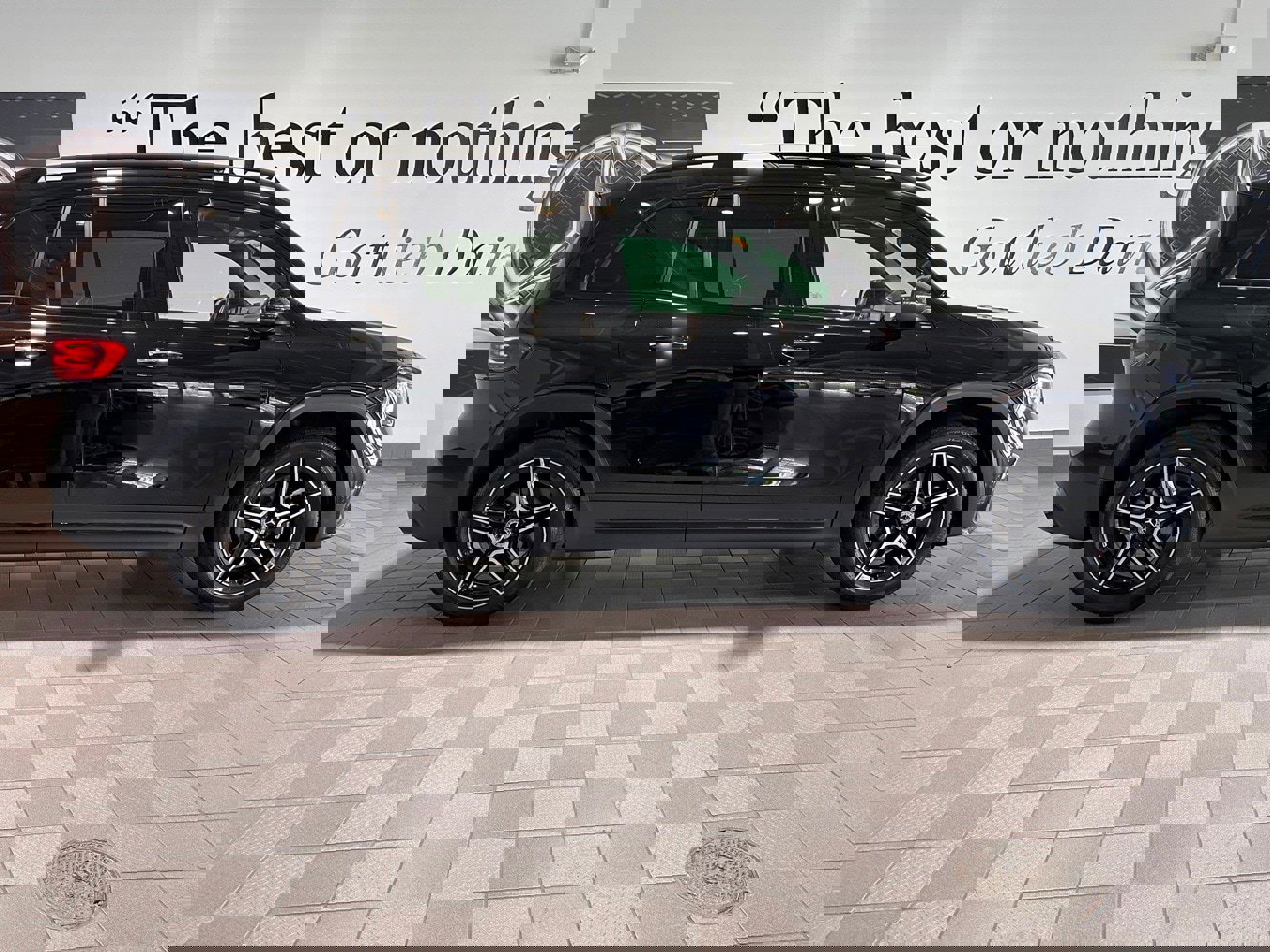 Used 2024 Mercedes-Benz GLB 250 4MATIC image 3