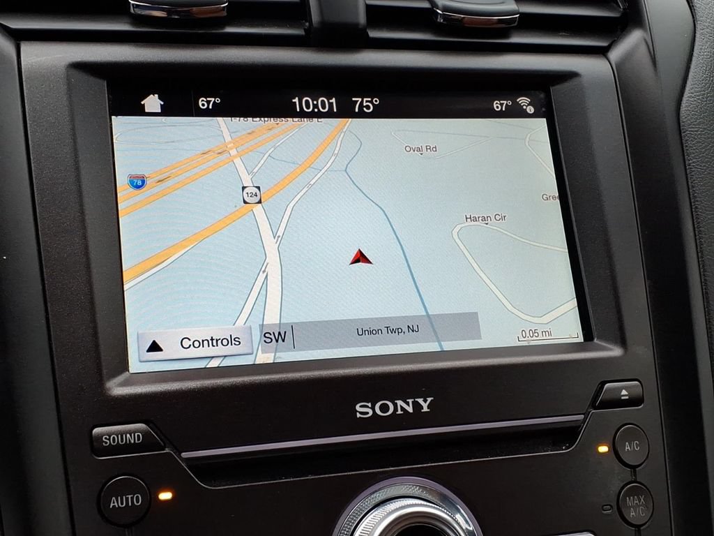 Used 2019 Ford Fusion Energi Titanium FWD image 10