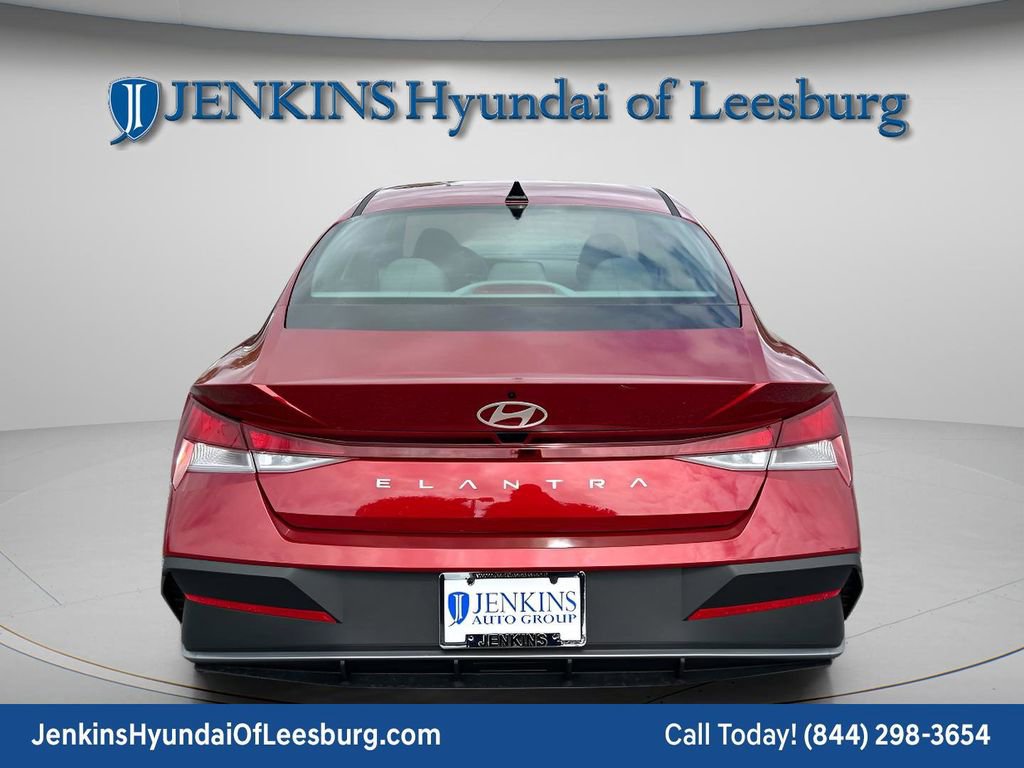 New 2026 Hyundai Elantra SE FWD image 4