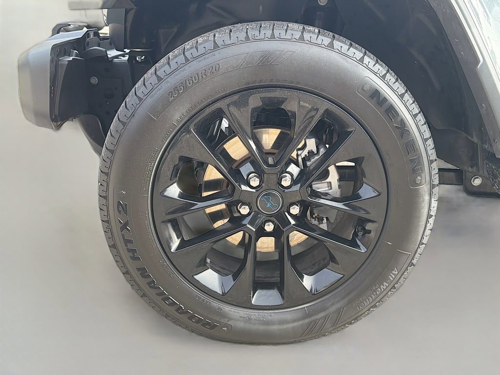 Used 2025 Jeep Wrangler Unlimited Sahara image 35