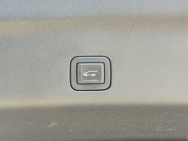 Used 2025 Chevrolet Tahoe High Country AWD/4WD image 11