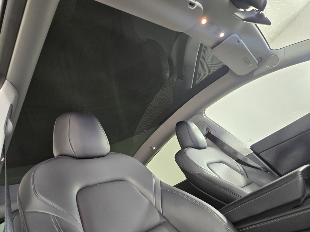 Used 2022 Tesla Model Y Long Range image 30