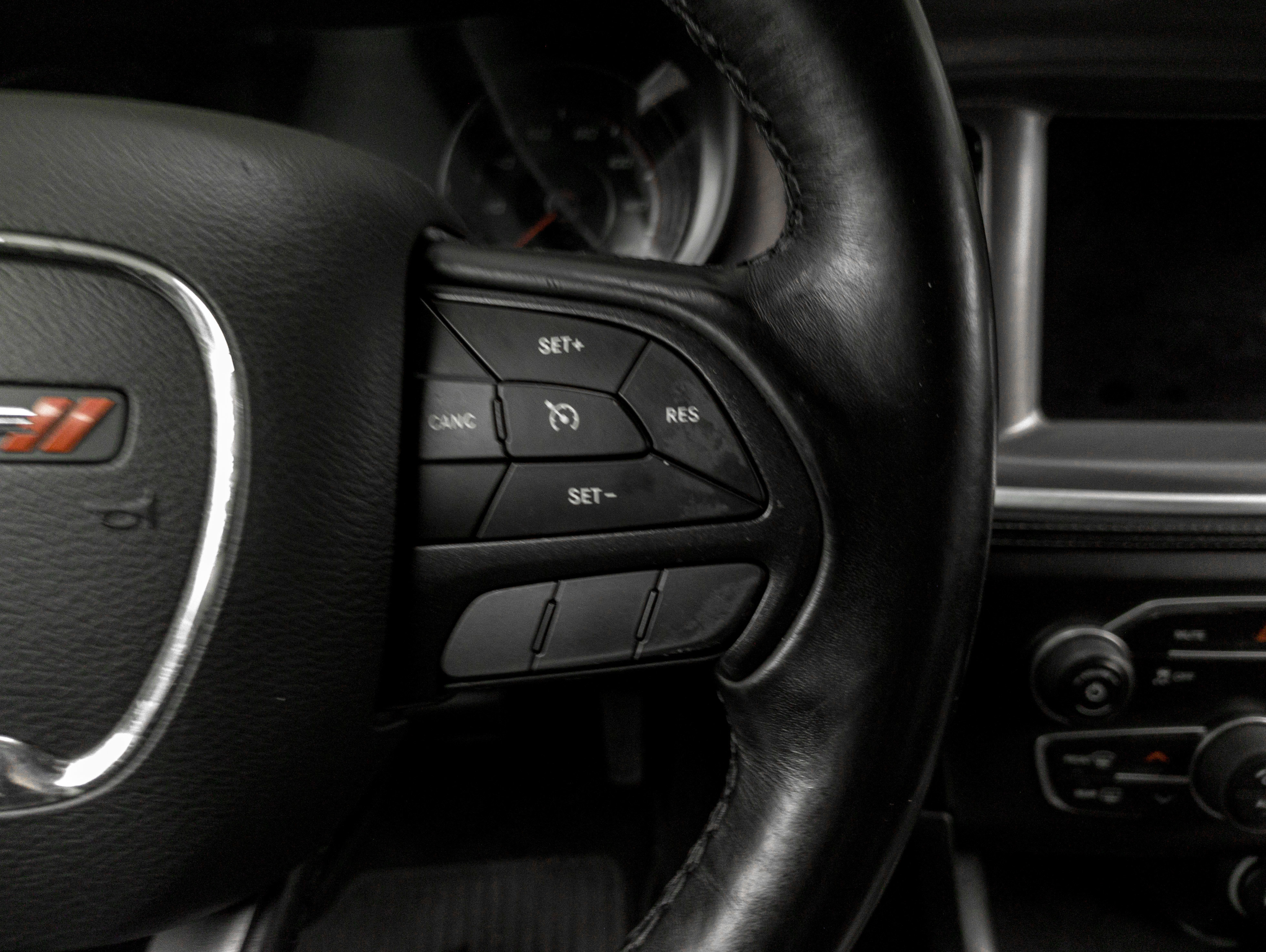 Used 2019 Dodge Charger SXT image 8