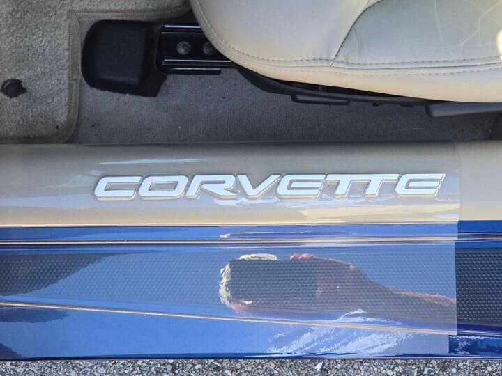 Used 2004 Chevrolet Corvette Coupe w/ Preferred Equipment Group image 23