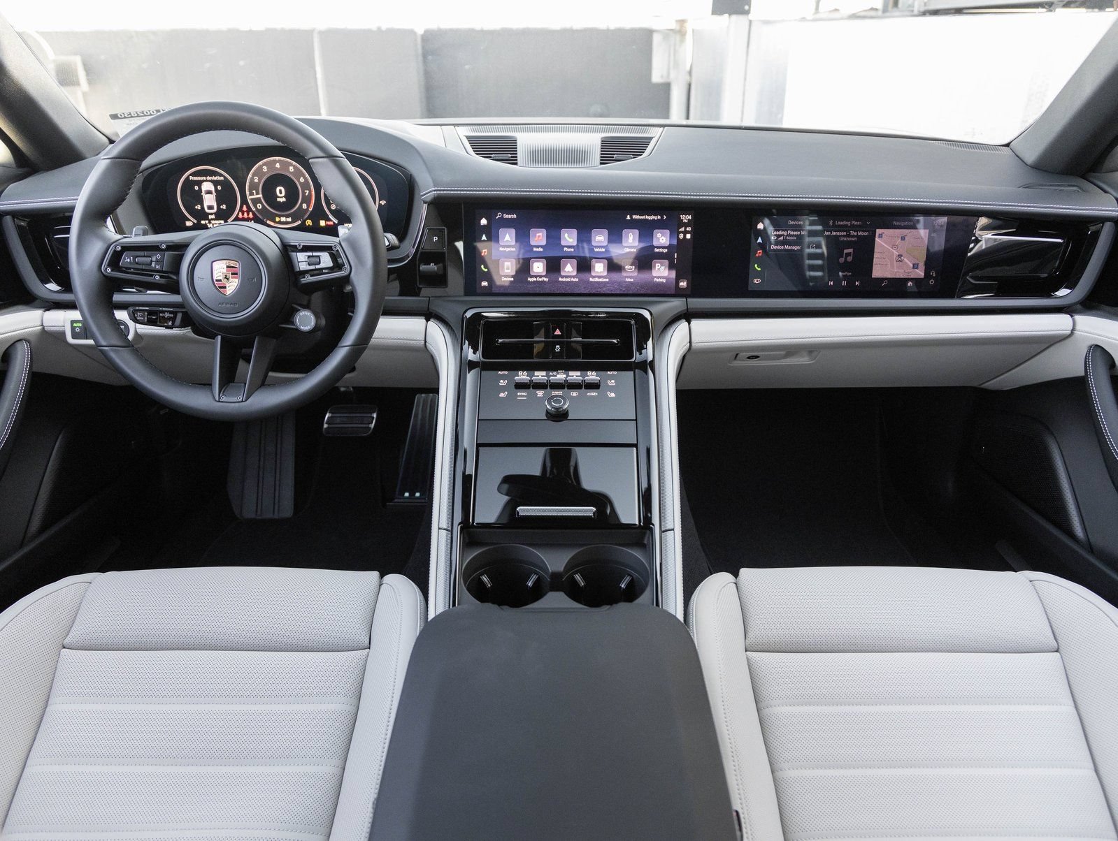 Certified 2026 Porsche Panamera RWD image 12