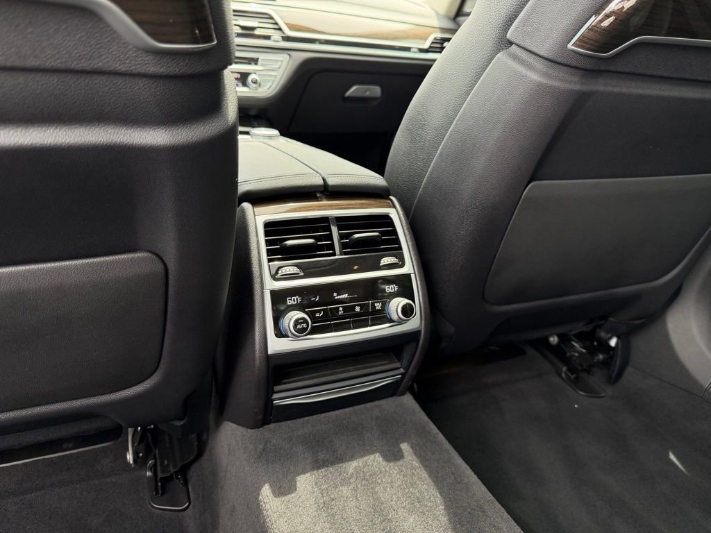 Used 2020 BMW 740i RWD image 26