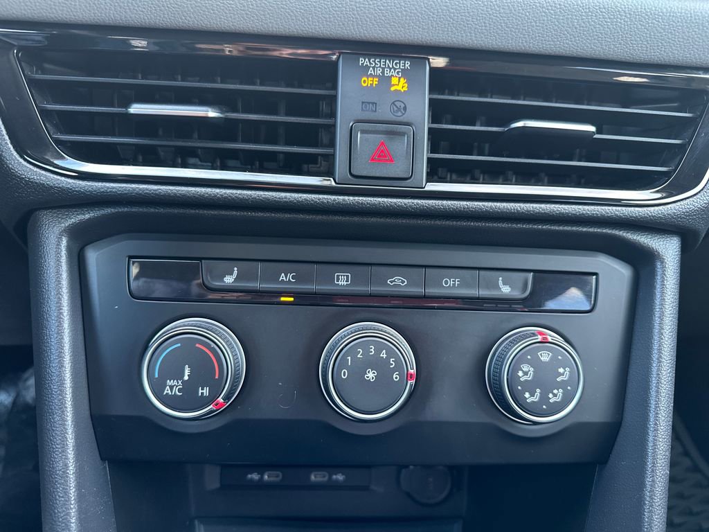 Used 2022 Volkswagen Taos SE image 11