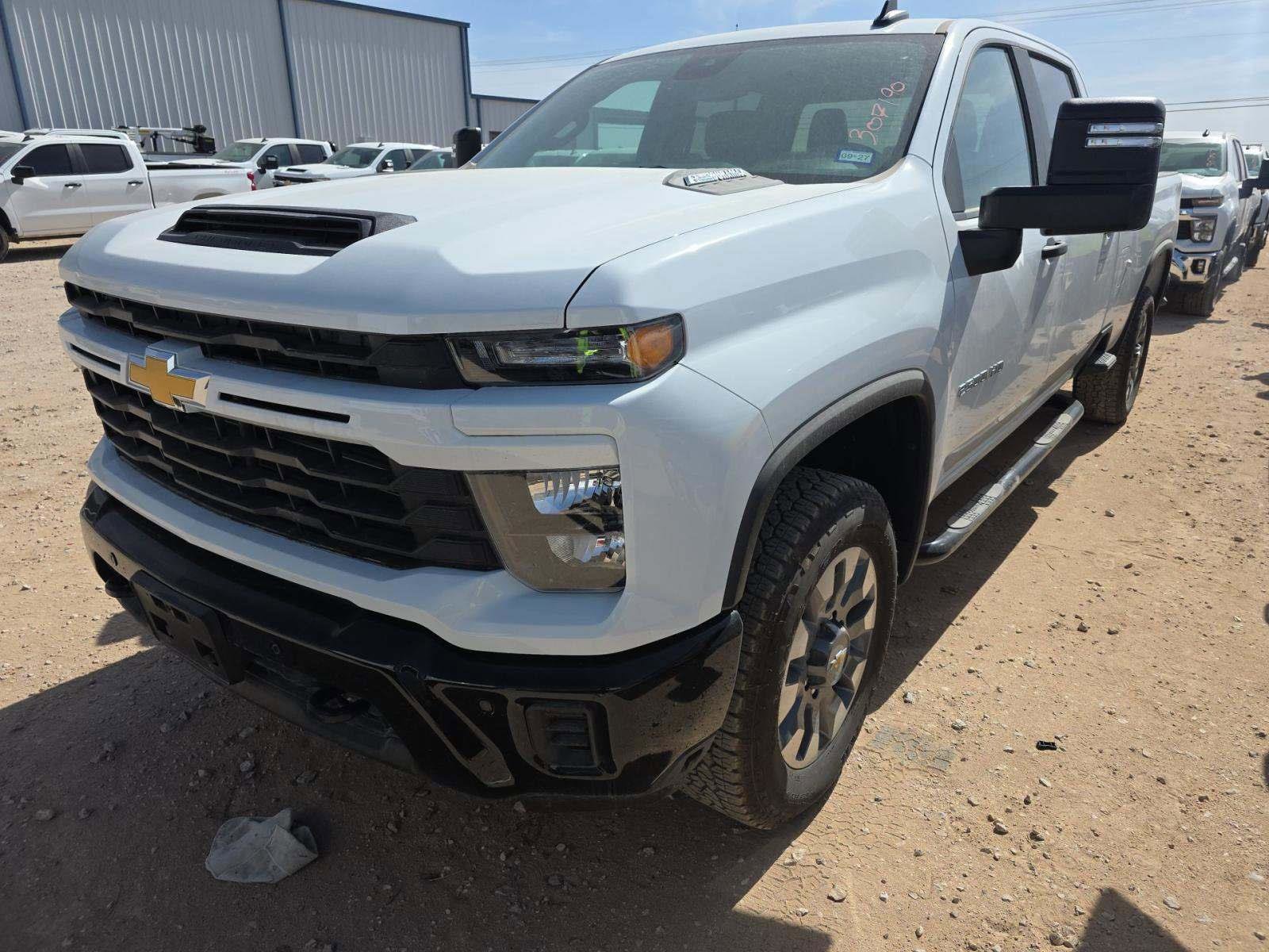 Used 2025 Chevrolet Silverado 2500 Custom w/ Custom Value Package image 2