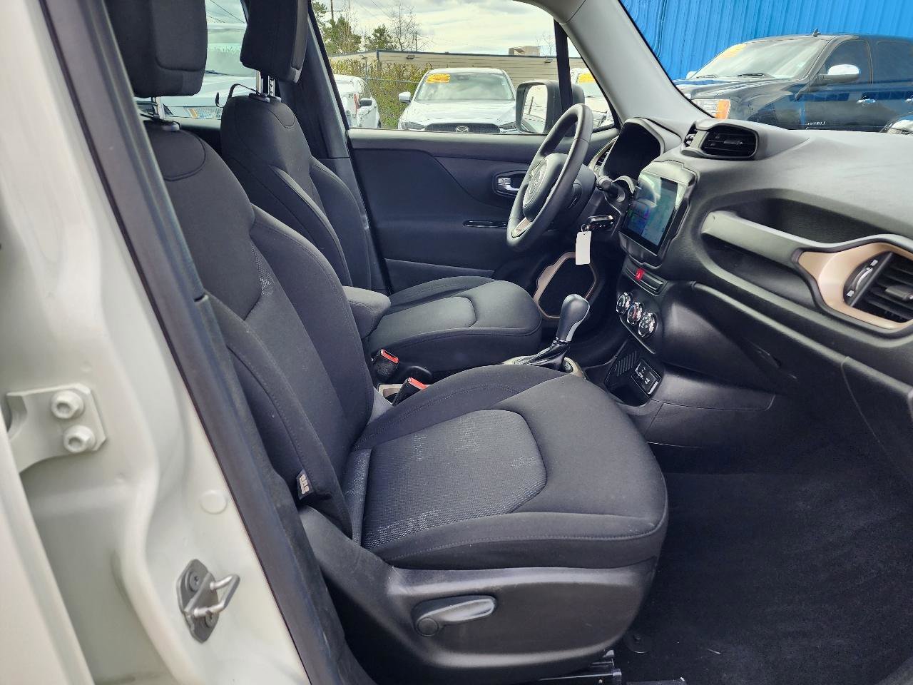 Used 2015 Jeep Renegade Sport w/ Power & Air Group FWD image 27