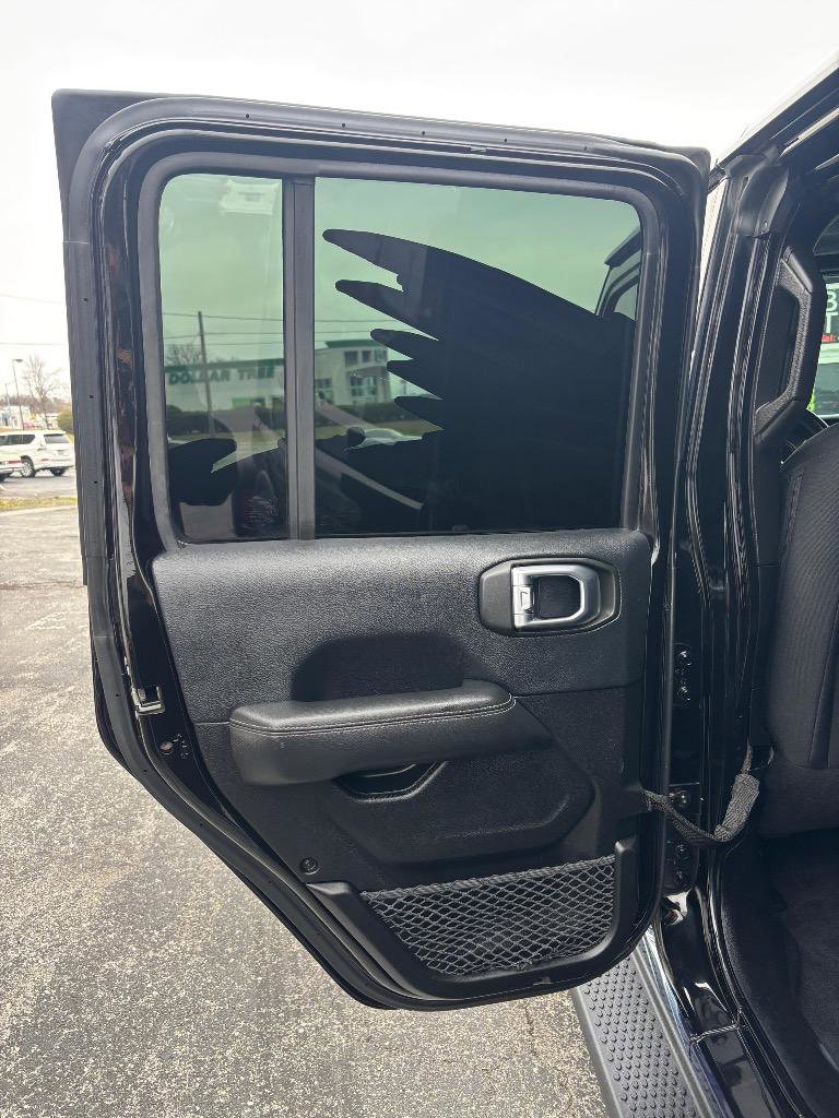 Used 2018 Jeep Wrangler Unlimited Sahara w/ Uconnect 4C Nav & Sound Group AWD/4WD image 22