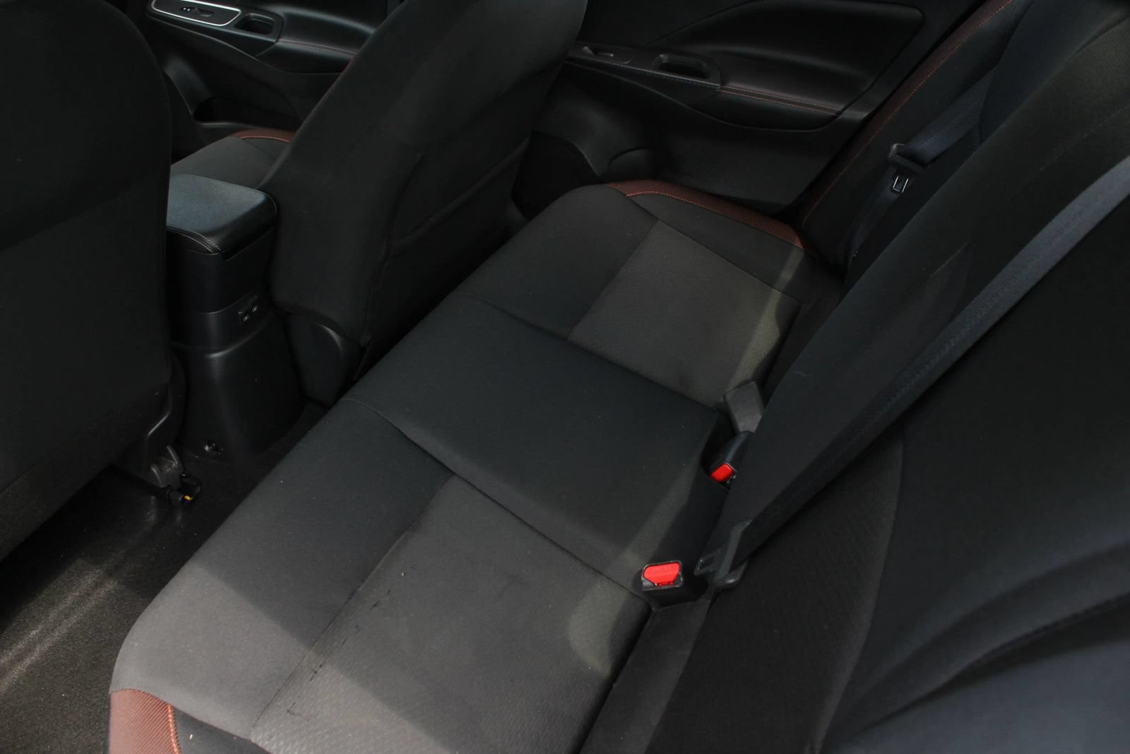 Used 2020 Nissan Versa SR FWD image 17