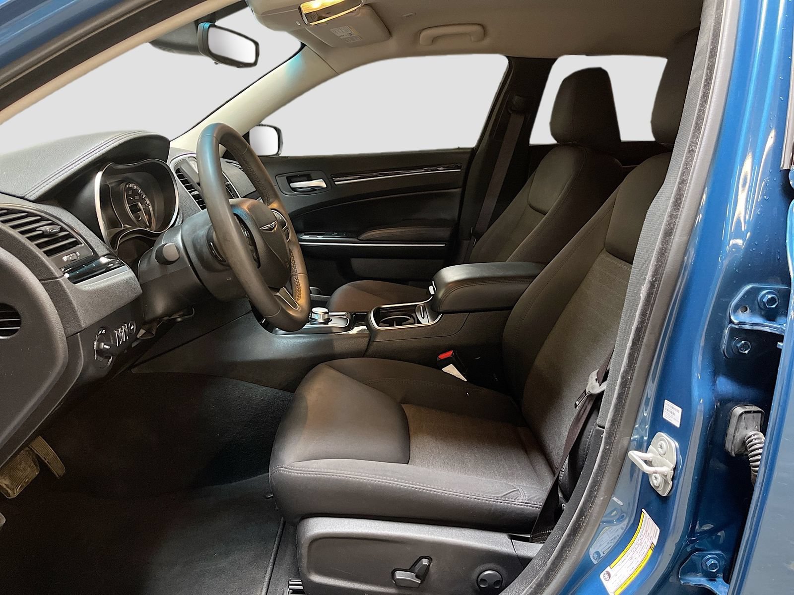 Used 2023 Chrysler 300 Touring RWD image 19