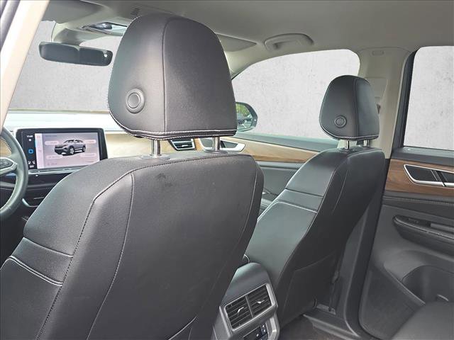 Used 2024 Volkswagen Atlas SE w/ Black Wheel Package image 16