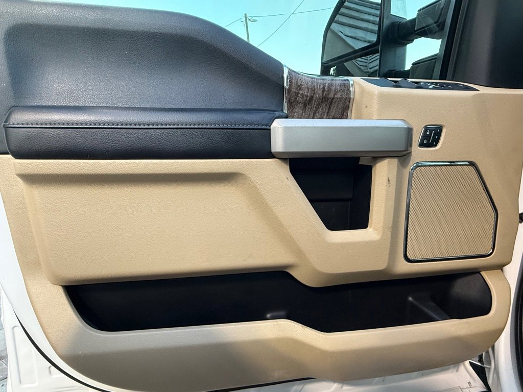 Used 2018 Ford F250 Lariat w/ Chrome Package image 31