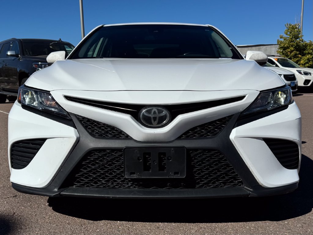 Used 2019 Toyota Camry SE FWD image 3