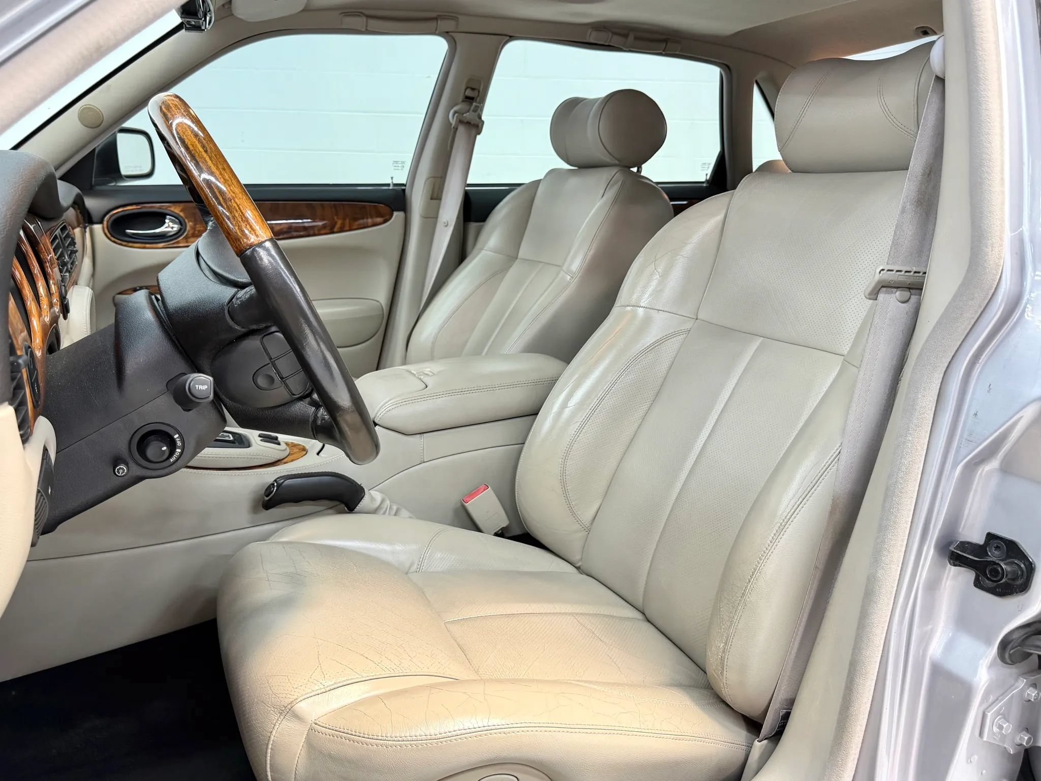 Used 2000 Jaguar XJ8 RWD image 4