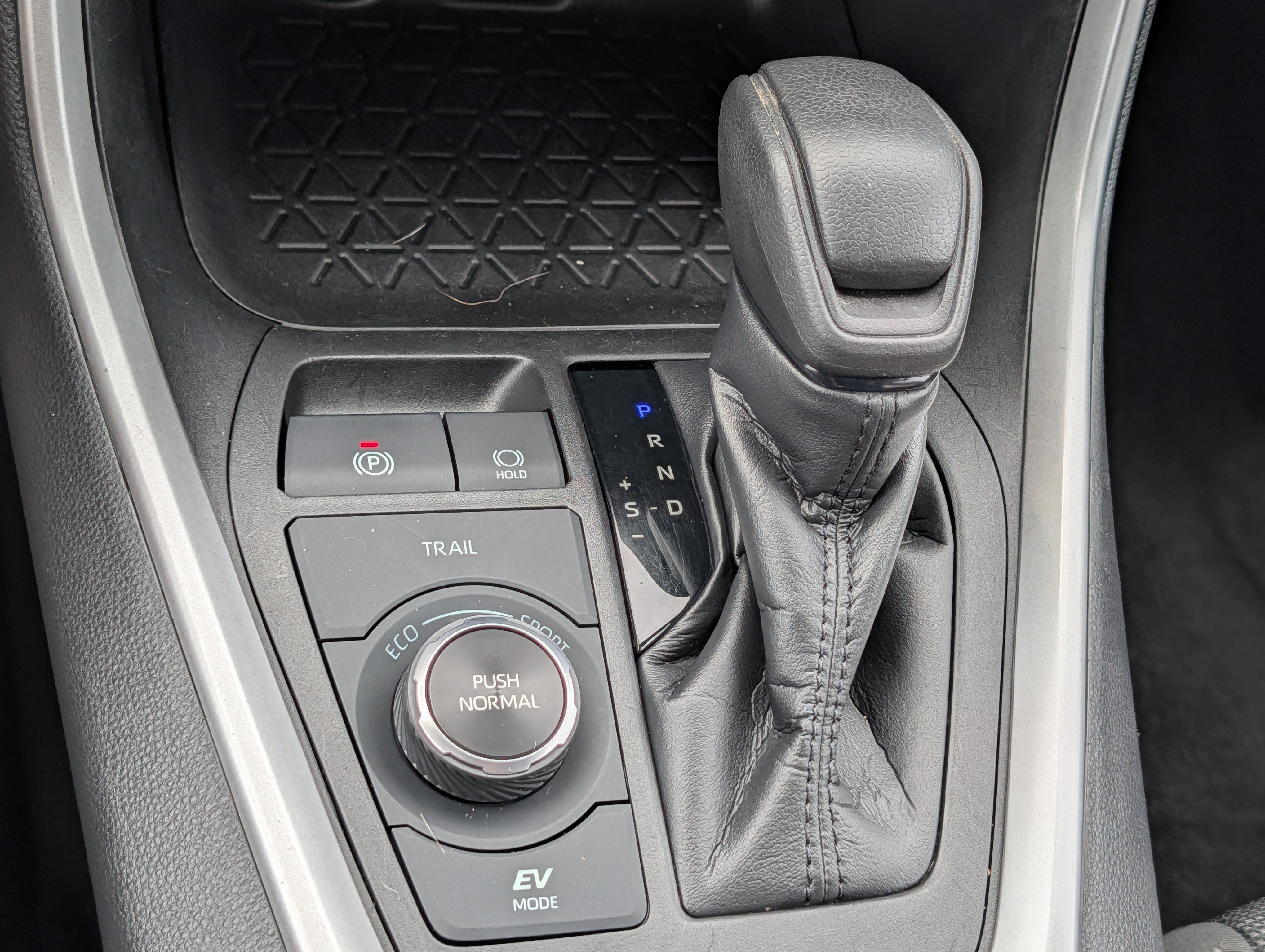 Used 2021 Toyota RAV4 LE AWD/4WD image 24