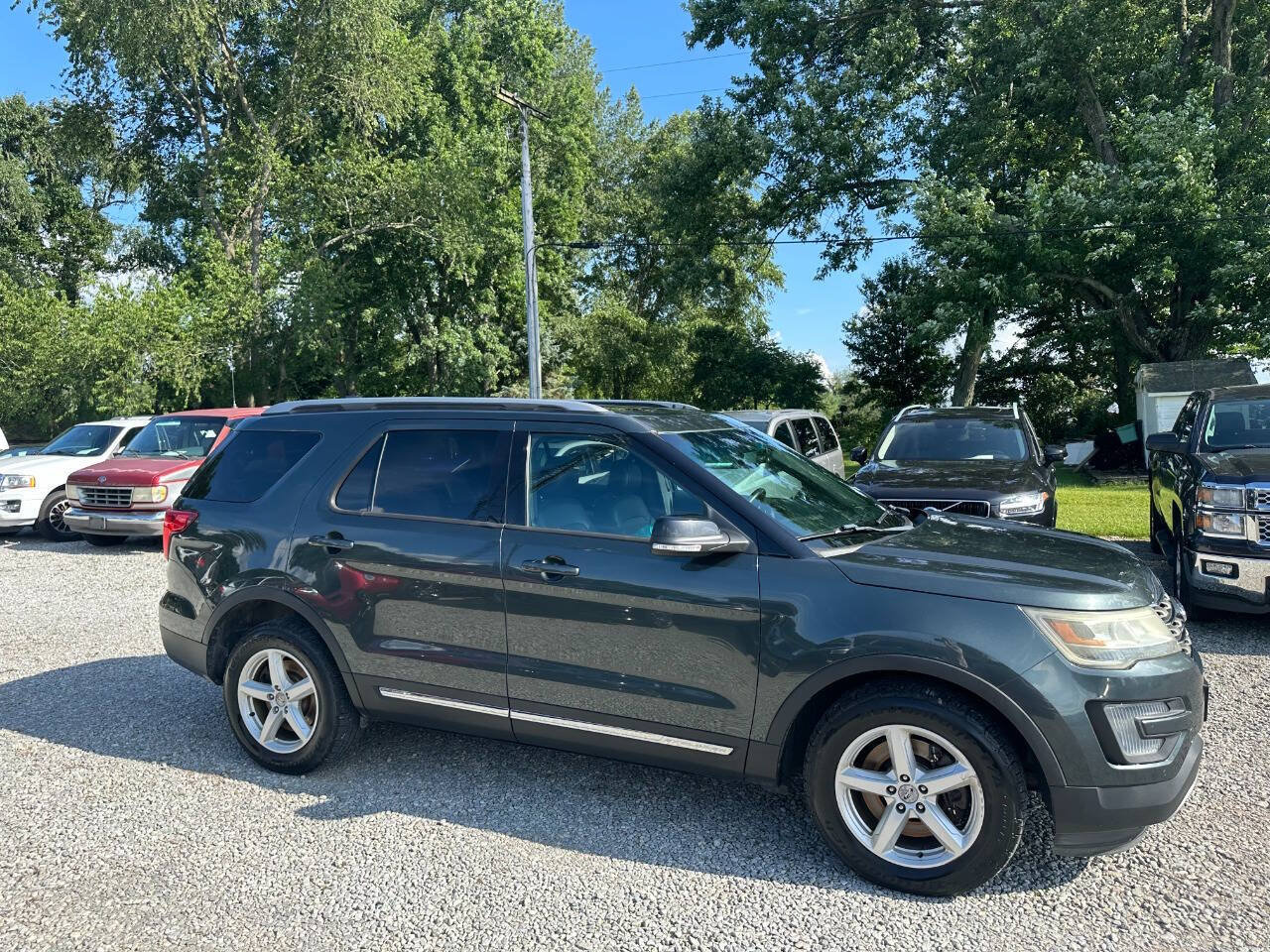 Used 2016 Ford Explorer XLT w/ Equipment Group 202A AWD/4WD image 4