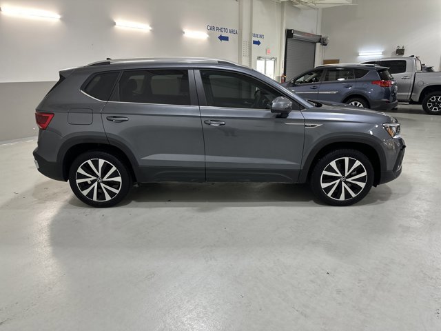 Certified 2022 Volkswagen Taos SE image 10