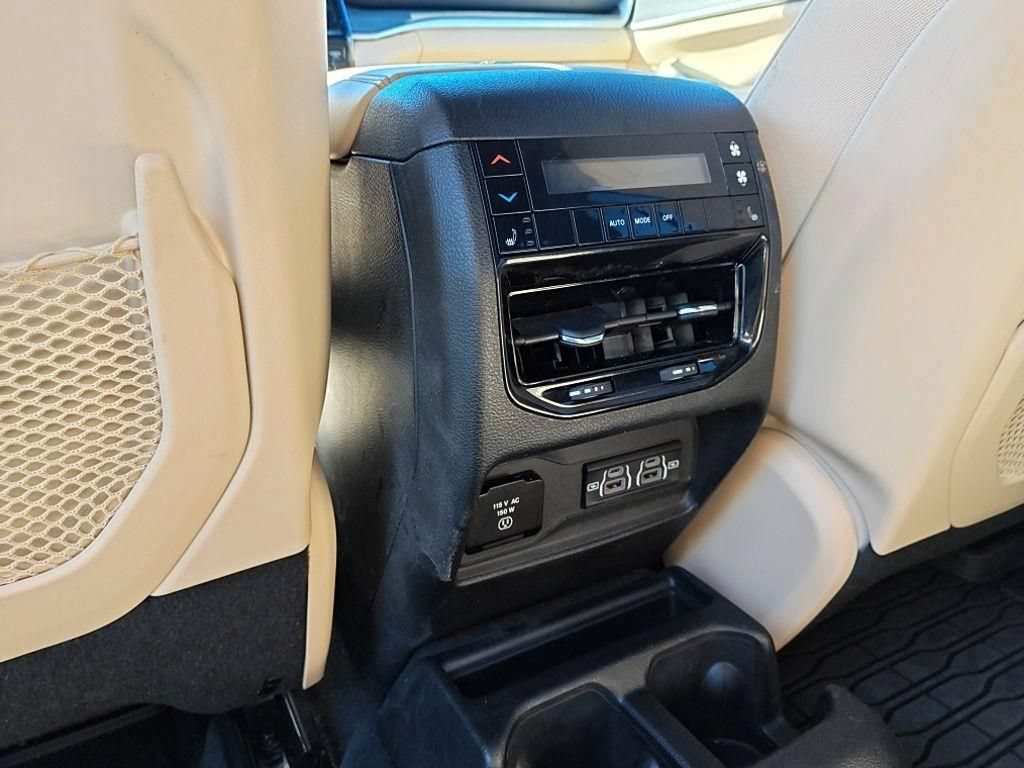 Used 2023 Jeep Grand Cherokee L Limited AWD/4WD image 29