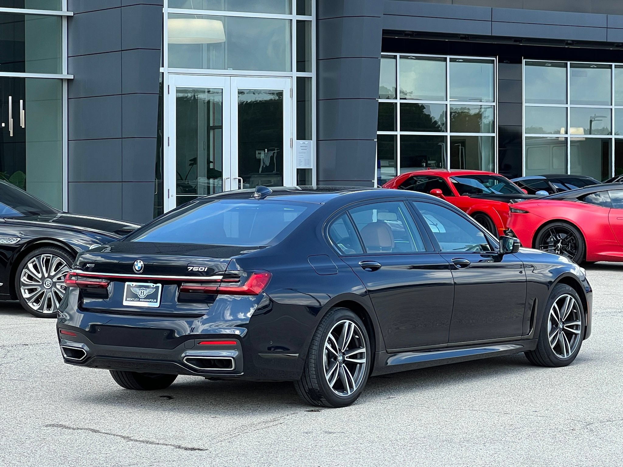 Used 2022 BMW 750i xDrive w/ Executive Package AWD/4WD image 3