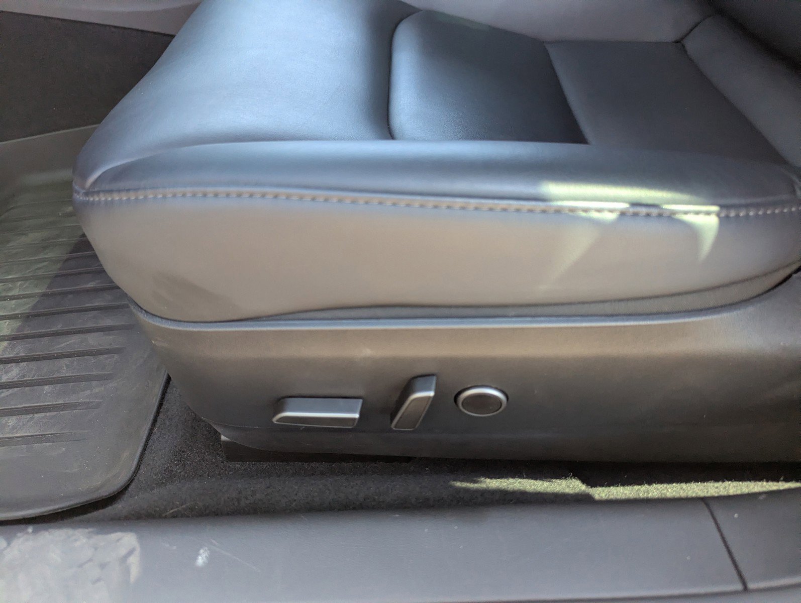 Used 2023 Tesla Model 3 Standard Range image 25