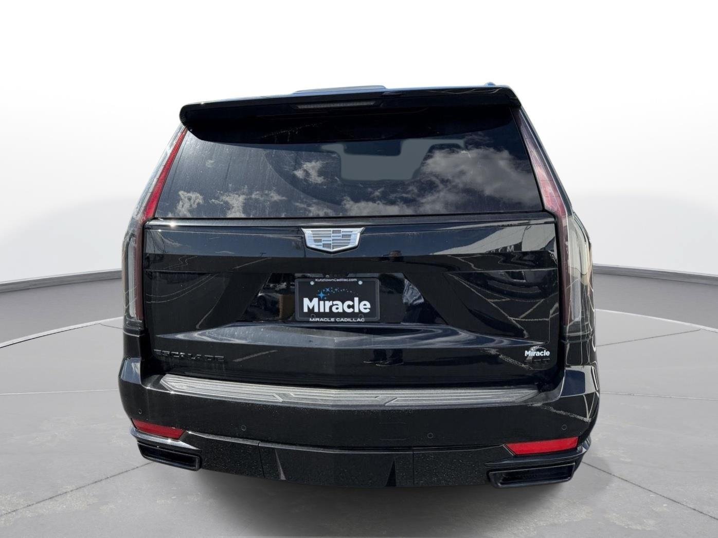 Used 2024 Cadillac Escalade Sport w/ LPO, ONYX Package AWD/4WD image 5