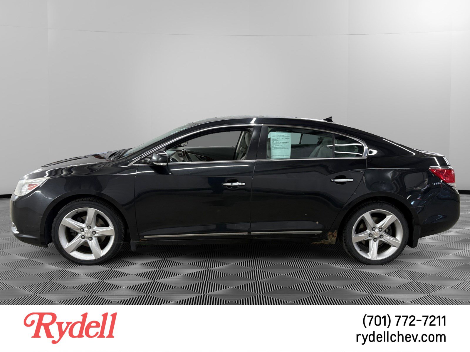 Used 2013 Buick LaCrosse Touring FWD image 2