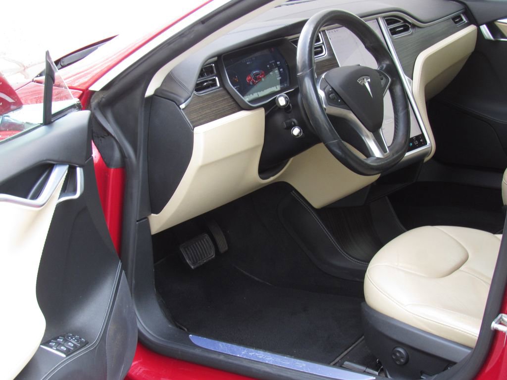 Used 2015 Tesla Model S 85D image 9