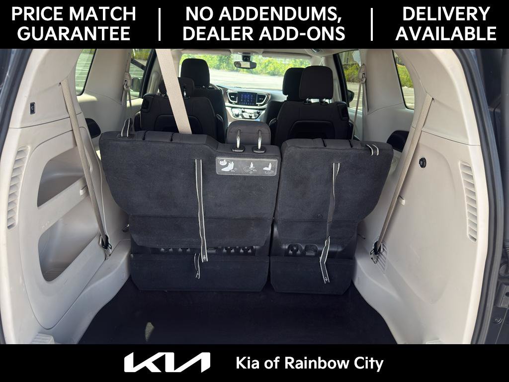 Used 2017 Chrysler Pacifica Touring FWD image 18