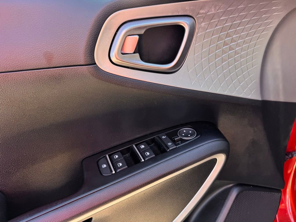 Used 2022 Kia Soul LX image 15