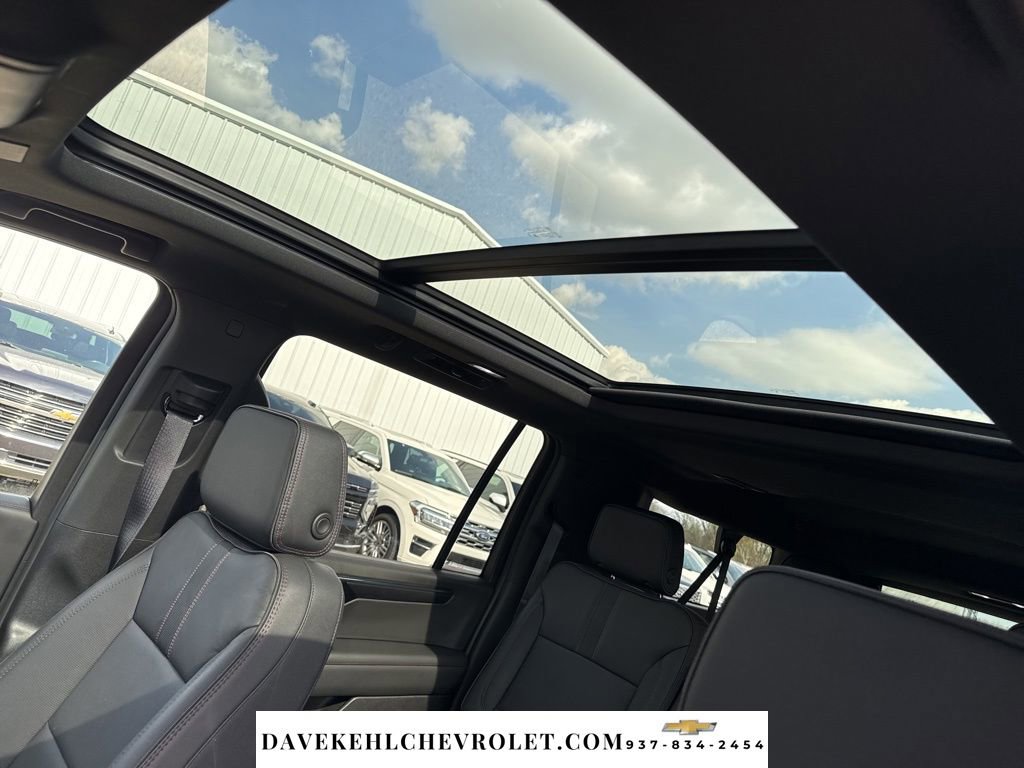 Used 2025 Chevrolet Suburban RST w/ Comfort Package image 24