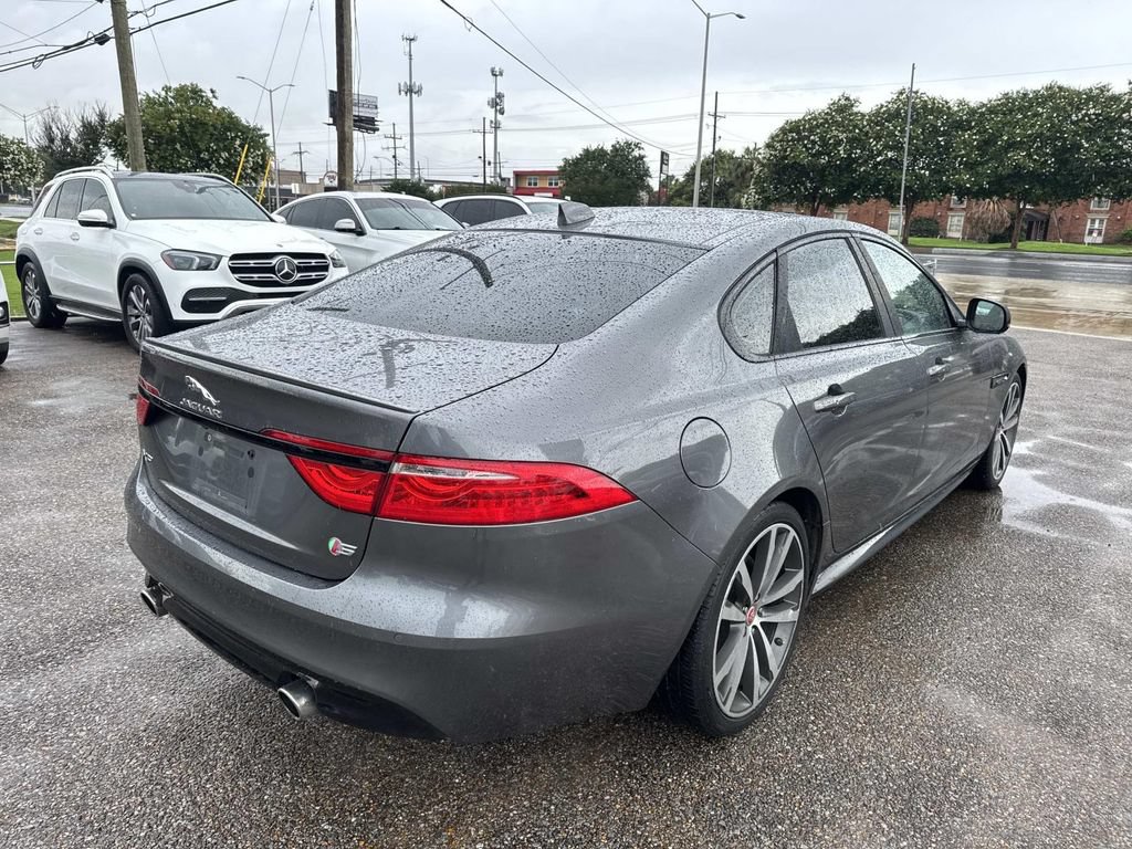 Used 2017 Jaguar XF S RWD image 8